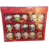 SUXIWEN CHUANG UM-30318 LUCKY CAT HOLDING GOLD ORNAMENT (M) RANDOM 57318