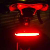 美麗大街【105011328】自行車後車燈 單車燈 可旋轉橫向立向LED燈 (USB充電頭燈)