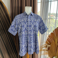 KEMEJA PRIA ENDEK MOTIF PATRA WARNA BIRU PUTIH