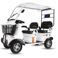 รถกอล์ฟไฟฟ้า Tuk Tuk กำลังสูง สกู๊ตเตอร์สามล้อ 4 ที่นั่ง 4 ล้อ สกู๊ตเตอร์ไฟฟ้าที่ใหญ่กว่าและมีหลังคา
