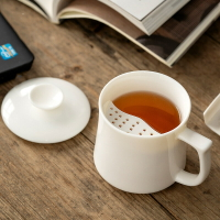 羊脂玉月牙杯陶瓷办公杯过滤茶杯绿茶杯家用水杯大容量白瓷泡茶杯 全館免運