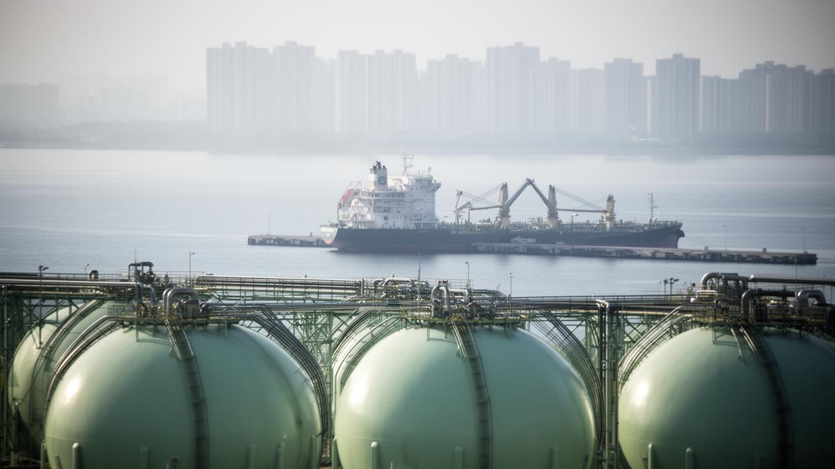 North American Imports Surge Twofold, While Qatar Suffers a 70% Drop — BigGo Finance