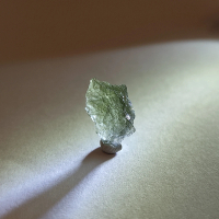 MU548 โมลดาไวท์ Moldavite สะเก็ดดาว Tektile สินค้าทุกชิ้นมีใบรับรองของแท้ 100%