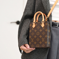LV M81295 Petit Sac Plat 經典花紋手提斜背兩用迷你琴譜包/紙袋包