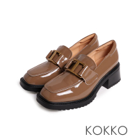 【KOKKO 集團】復古英倫風金屬飾扣方頭厚底樂福鞋(駝色)
