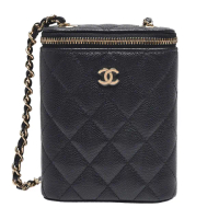 【CHANEL 香奈兒】經典金色雙C LOGO粒紋牛皮拉鍊斜背小包(黑AP2195C-BLK-GP)