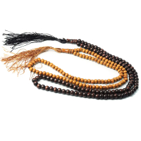 Umat Islam memegang 33 biji tasbih 99 biji tasbih. Solat solat Arab Islam Haji. Manik tasbih berkayu