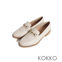 【KOKKO 集團】經典簡約馬銜釦微寬楦樂福鞋(白色)