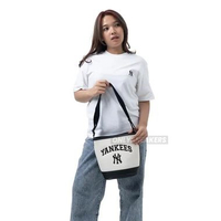 MLB VARSITY BASIC CANVAS BUCKET BAG NEW YORK YANKEES CREAM