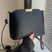 Fashionable metal-decorated bucket bag, simple women's shoulder bag