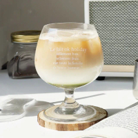 【療育小物】韓系質感簡約字母玻璃矮腳杯(透明杯 雞尾酒 咖啡杯 水杯 高腳杯 裝飾品 擺飾 拍攝道具)