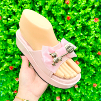 PG01 รองเท้าสวมหน้าหมีโบว์  พื้นนิ่ม สูง1นิ้ว  สีชมพู