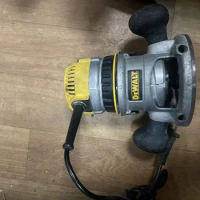 Dewalt DW618 2-1/4 HP Electronic Variable Speed Fixed Base &amp; Plunge Router .ONLY TOOL.SECOND HAND 110V