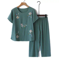 Crew Neck Pajama Top Elegant Mid-aged Women's Flower Print Pajama Set with Wide Leg Pants Comfortable Sleepwear for Mother