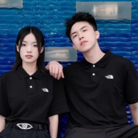 【The North Face 官方旗艦】【Man 首推款】北面男款黑色品牌LOGO舒適立領短袖POLO衫｜87UXJK3
