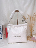 歐美代購 台灣現貨 CHANEL 22 小牛皮銀鍊白色 肩背包/垃圾包 (ˇ中款/晶片款)
