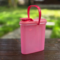 Beverage Buddy 1,9L dan Fridge Jug 1L Tupperware Penyimpanan air bisa di letakkan di belakang Pintu 