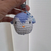 charm bag pinguin / gantungan kunvi pinguin rajut