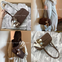 Chio2nd - Túi Kẹp Nách Chio Trống Ngang Da Lộn Kèm Charm Cún Bóng Chày By.Halinh