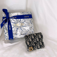 歐美代購🇺🇸台灣現貨 DIOR Saddle Lotus 三折短夾