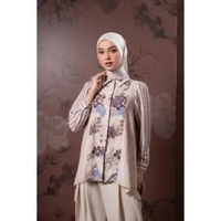 Wearing Klamby Dendre Shirt Neutral Bloom L