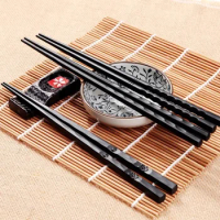 1Pair Japanese chopsticks Black Sushi Fast Food Noodles chop sticks Korean Tableware Kitchen Bar Supplies Chinese Cutlery
