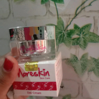 moreskin skincare daycream  ,night cream perawatan wajah glowing Semua Jenis Kulit Kontrol Minyak Be