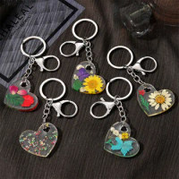 Natural Real Dried Flower Heart Style Resin Key Chains Daisy Blossom Petal Pendant Lobster Clasp Keychain Bag Keyring Key Holder