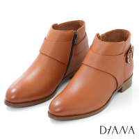 DIANA 3.5 cm質感牛皮素面金屬皮帶釦飾側拉鍊德比短靴-經典復古-焦糖棕