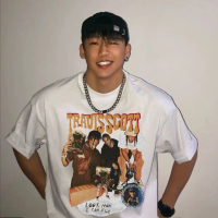 Kaos Oblong Pria Motif Garis Vertikal - Membuat Postur Lebih Langsing, Desain Sederhana tapi Modis