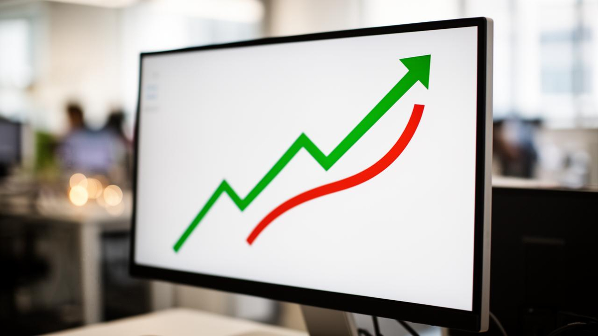 Divergence Among Major US Indices: Dow Extends Gains While Nasdaq Falls on Profit-Taking