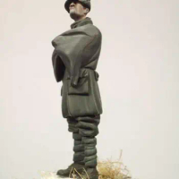 1/35 Scale Unpainted Resin Figure Russian GK figure
