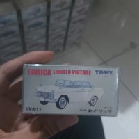 TOMICA LIMITED VINTAGE LV-01f 1/64] NISSAN CEDRIC White