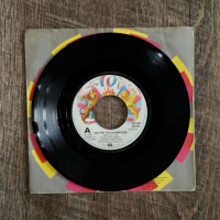 [COD] [tiktok]แผ่นเสียง Queen - We are the champions ,we will rock you vinyl lp 7”(VG+)