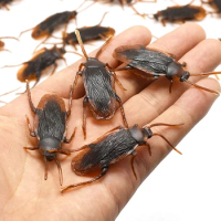 10Pcs Funny Fake Cockroach/Centipede Halloween Decoration Jokes Pranks Maker Novelty Tricks Special Lifelike Model Cockroach Toy