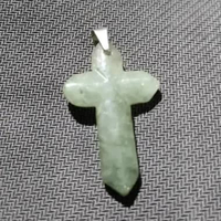 liontin batu giok salib warna hijau 001