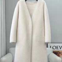 2023 New Particle Sheep Fleece Coat for Women's Mid length V-neck Lamb Fleece and Fur Integrated Young Fur Coat