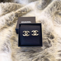CHANEL 香奈兒 經典款雙C  LOGO夾式耳環(香檳金)