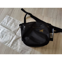 Arcteryx 始祖鳥 Arro 8L 多功能斜背包 黑