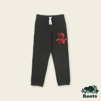 【Roots】Roots大童-經典小木屋系列 大R格紋貼布休閒棉褲(黑色)