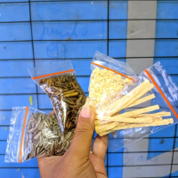 BUNDLING SNACK HAMSTER KUACI, BIJI GANDUM, DRY MAGGOT, FISH SNACK