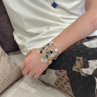 【Luxury】 Vòng tay nam nữ cỏ 4 lá chữ V The Corner Shop mạ vàng 18k cao cấp không gỉ
