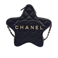 CHANEL 香奈兒 秀款品牌字母 LOGO菱格紋緞面星星造型斜背包(黑金)
