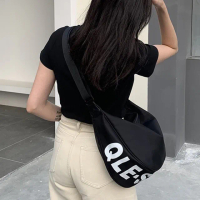 【MoonDy】半月包 水餃包 包包 單肩包 斜背包 寬肩帶 大容量包包 女生包包 側背包 簡約字母 牛