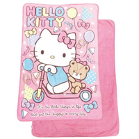 小禮堂 Hello Kitty 披肩毛毯 100x140cm (粉滑板車款)