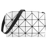【ISSEY MIYAKE 三宅一生】BAOBAO 幾何方格4x6搖滾斜背包(白/亮面)