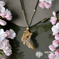 【赫本珠寶】金魚良緣-手工雕刻果凍珊瑚玉吊墜項鍊