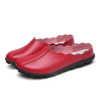 【LOVE FOOT 樂芙】真皮小圓頭時尚花邊鞋口包頭舒適軟底豆豆拖鞋(紅)