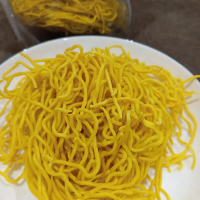 mie kuning yg bulat kecil berat 5 kg / 1 bal