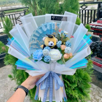bouquet wisuda bunga + boneka wisuda+nama    (hanya kerangka buket tanpa isi uang)